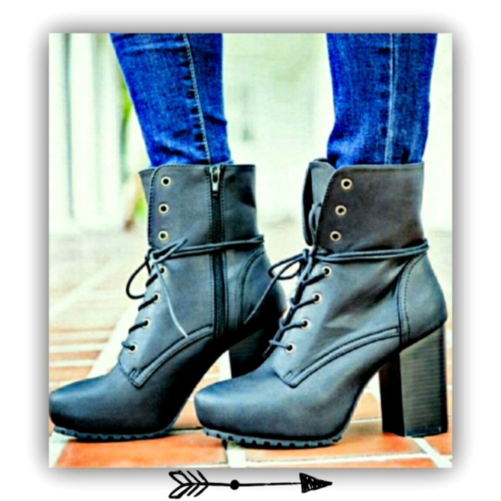 1 SZ 8 LEFT! BLACK LACE- UP HEEL BOOTS - Picture 6 of 6